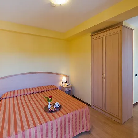 Dei Fiori מלון 3*