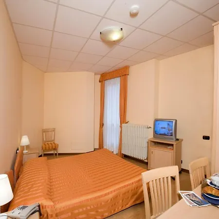 מלון Dei Fiori 3*